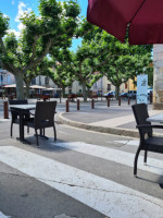 La Table Du Marche outside