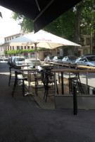 Le Bistrologue outside