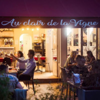 Au Clair De La Vigne food