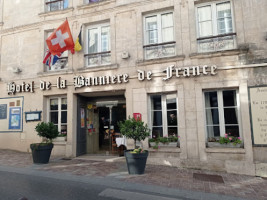 L De La Banniere outside