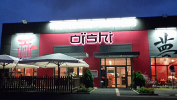 Oishi outside