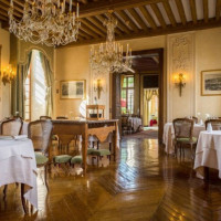 La Table De Courcelles Château De Courcelles inside