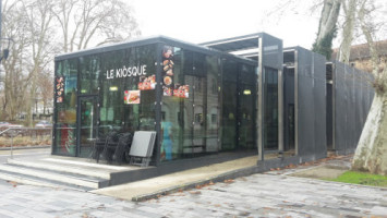 Le Kiosque Par La Grange outside