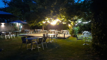 Les Jardin Du Menhir inside