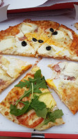 Les Pizzas De Charlotte food