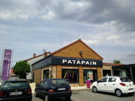 Patapain outside