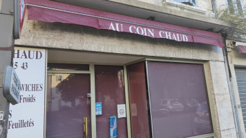 Au Coin Chaud outside