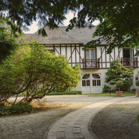 Le Manoir Du Lys outside