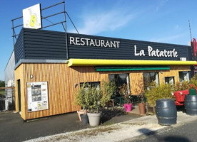 La Pataterie outside