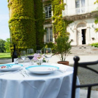 Les Tourelles Château D'apigné food