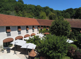 Hostellerie Du Perigord Vert outside