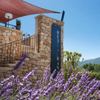 La Table De L'hôtel Sainte-victoire outside