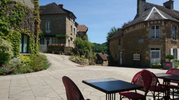 L'auberge Des Peintres inside