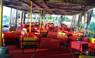 Salahaddin À l'intérieur