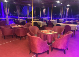 Salahaddin À l'intérieur