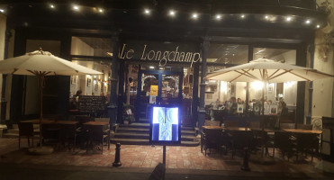 Brasserie Le Longchamp inside