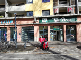 Tutti Pizza Pont Jumeaux outside