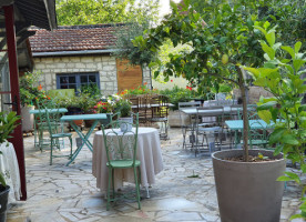 Le Relais de l'Ancienne Gare inside