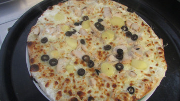 Home's Pizza food