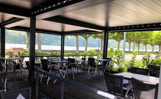 Le Chalet Du Lac food