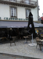 Le Chateaubriand inside