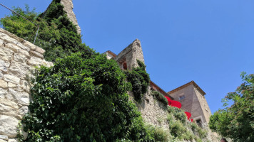 Auberge De Brantes outside