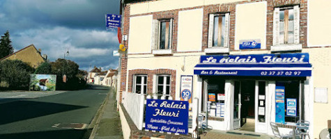 Le Relais Fleuri food