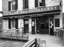 Cafe des Voyageurs, Bistrot Vivant inside