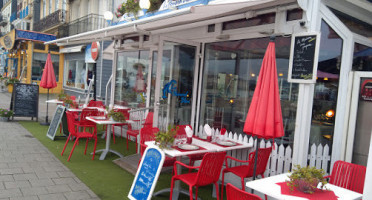 Le Homard Bleu inside