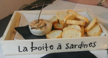 La Boite A Sardines food