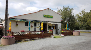 Auberge De La Venise Verte outside