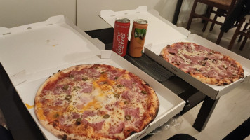 Pizza Paton food