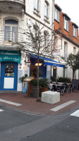 Le Blue S Cafe outside