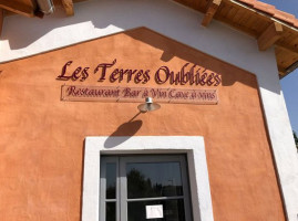 Les Terres Oubliees food