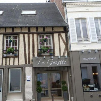 La Gazette outside