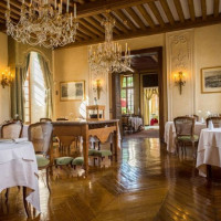 La Table De Courcelles Château De Courcelles inside