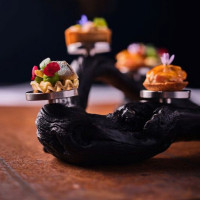 La Pyramide Maison Henriroux food