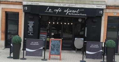 Le Café Adjacent outside