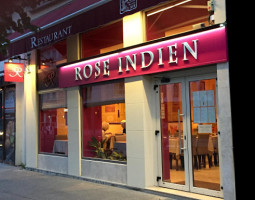 Rose Indien outside