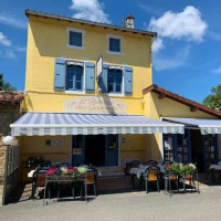 L'auberge Des Gourmets outside