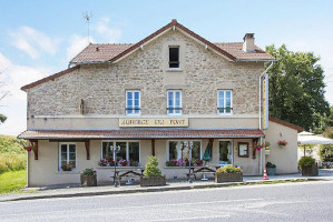 Auberge Du Pont outside