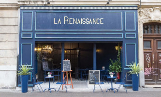 La Renaissance outside