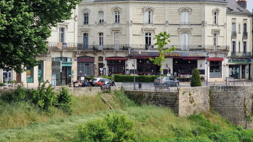 Le cafe de la paix outside