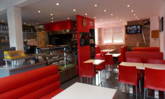 Les Pommes De Pin -resto Coffee- Cho Pizza inside