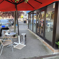 Cafe De La Republique outside