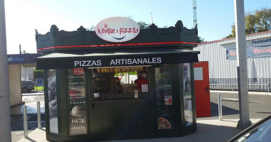 Le Kiosque à Pizzas outside