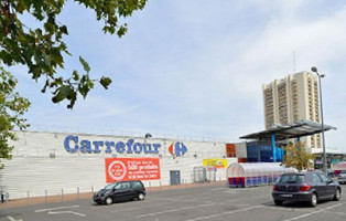 Carrefour Montereau outside