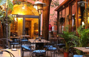 Black Market Hall Extérieur