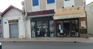 La Crepe Du Chat outside