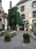 Les Templiers outside